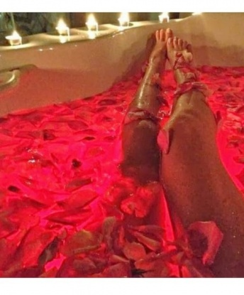 Соблазнительная и страстная брюнетка готова предложить тебе незабываемые моменты удовольствия. Приезжай ко мне и окунись в мир страсти и разврата. Жду с нетерпением! 14195, 24 года